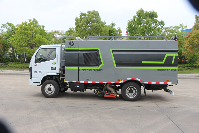 東風 3308 軸距吸塵車產品介紹-東風路面清掃車 東風 3308 軸距吸塵車產品介紹-東風路面清掃車